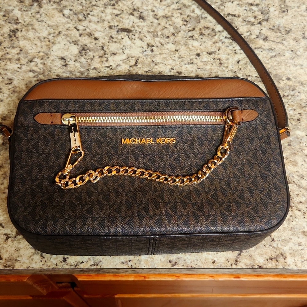 MICHEAL KORS JET SET LARGE LOGO BAG